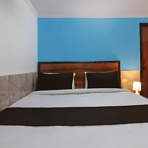 Hotel O Bluemoon Inn, South Campus, New Delhi
